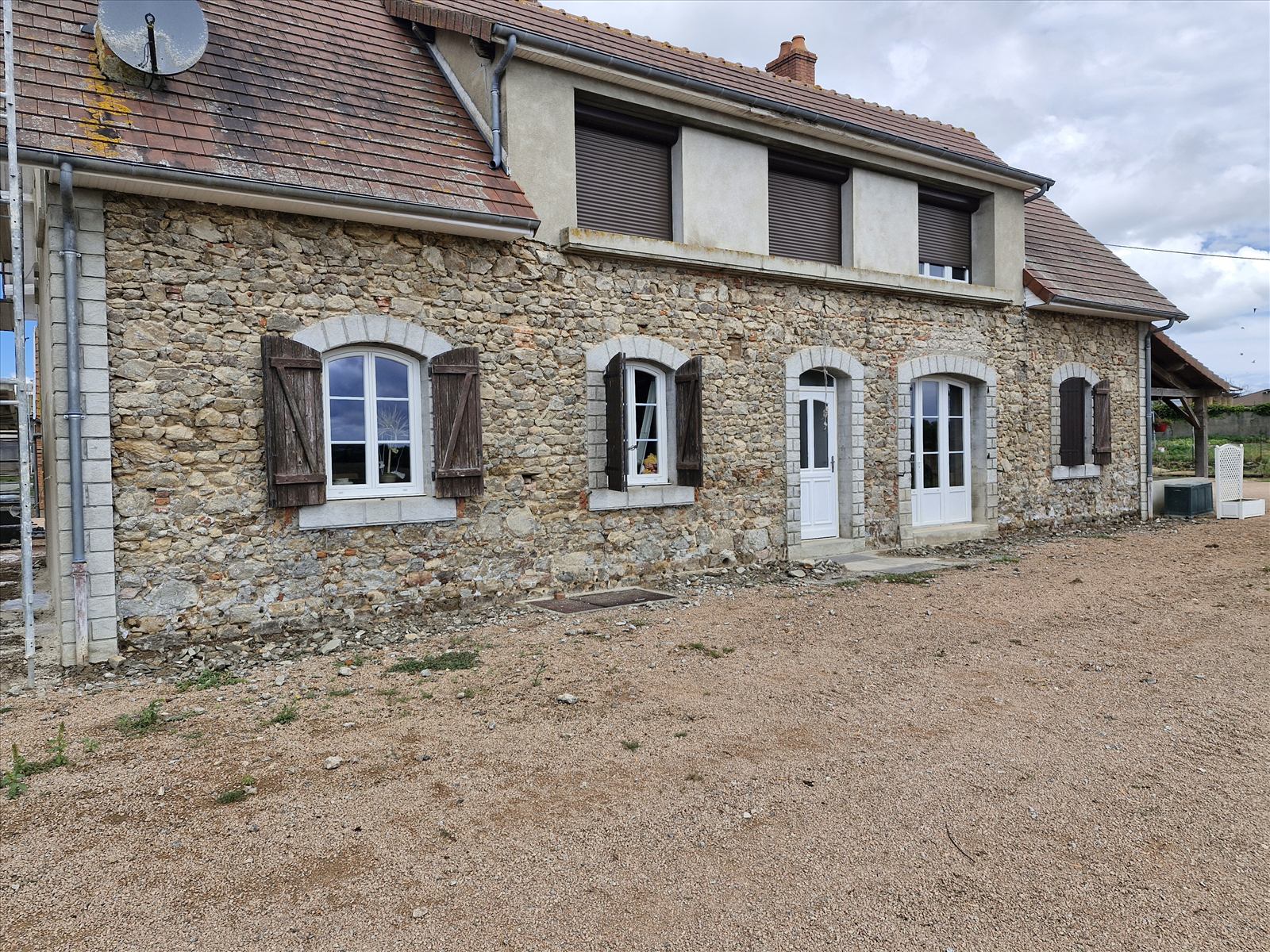 Façade rénovée en pierre après travaux